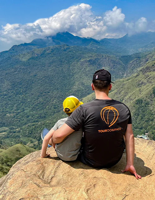 Nyder udsigten fra Little Adam's Peak.