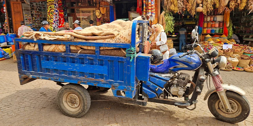 Transportmiddel til varer på marked i Marrakech i Marokko