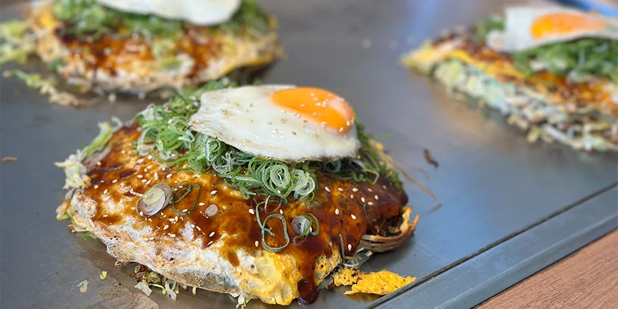 En Hiroshima-style Okonomiyaki