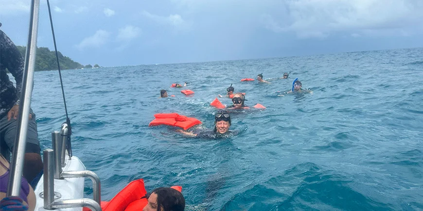 Meike snorkler i Drake Bay i Costa Rica